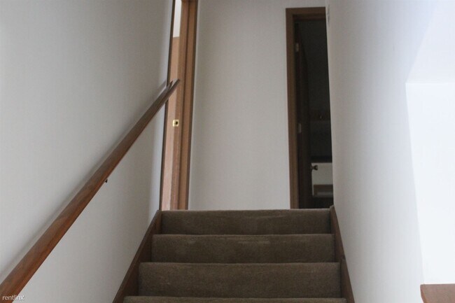 Building Photo - 3 br, 1.5 bath Duplex - 2403 Morning Dawn Dr