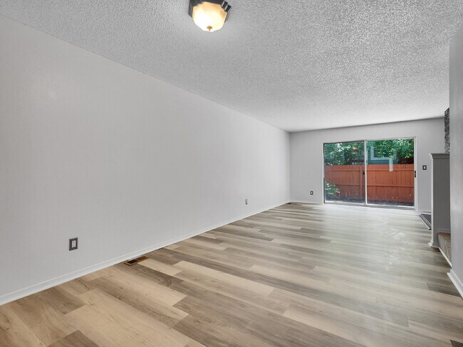 Building Photo - $2,395.00 2 bed, 2.5 bath townhome located...