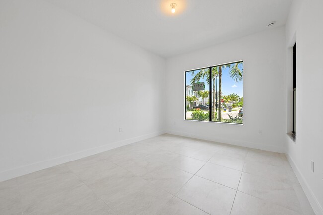 Building Photo - 20471 Southernwood Ave