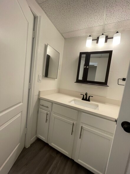 Building Photo - 5332 Lindsley Ave