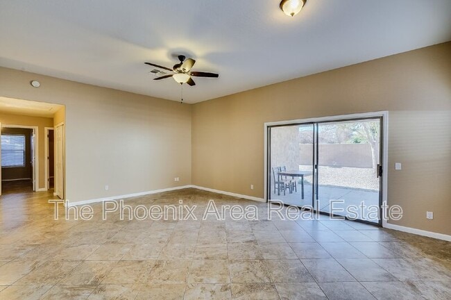 Building Photo - 940 S Silverado St