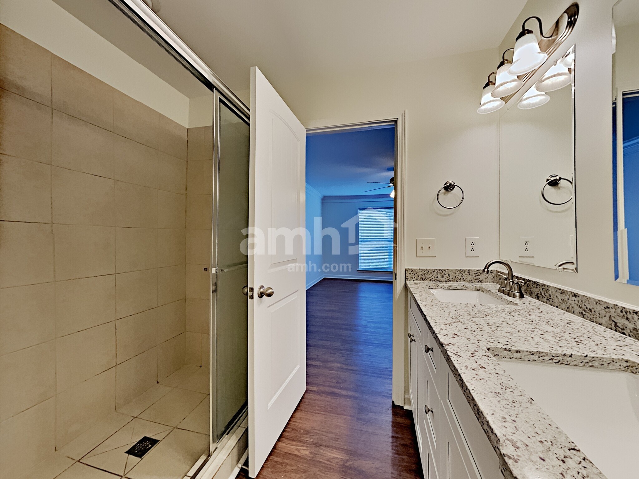 Building Photo - 3318 Diamond Ct