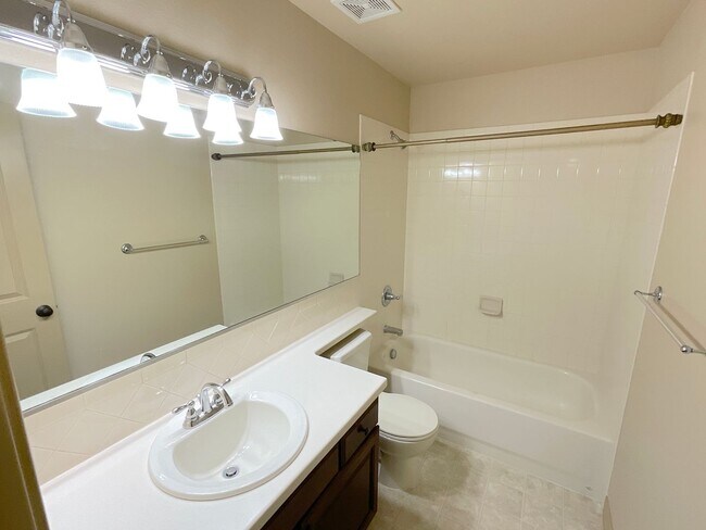 Building Photo - 4 Bedroom Home Available Near Barnes Rd & Peterson Rd!