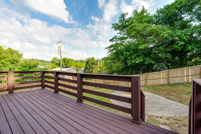 Building Photo - 3BR 2BA