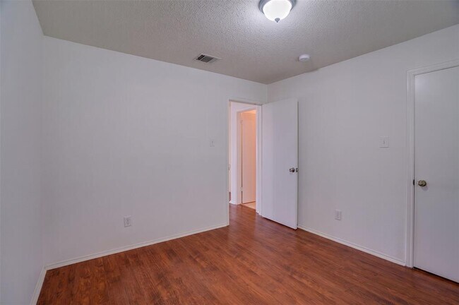 Building Photo - 2602 Stapleford Dr