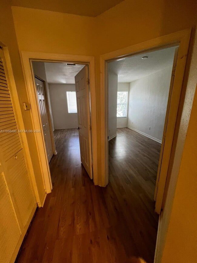 Building Photo - 1909 Hibiscus Ln