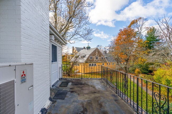 Building Photo - 83 Betsey Williams Dr