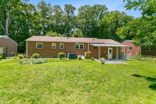Building Photo - 208 Longhill Rd