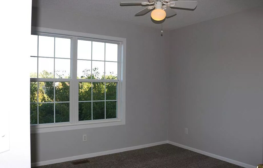 Building Photo - 1658 Riverside Dr