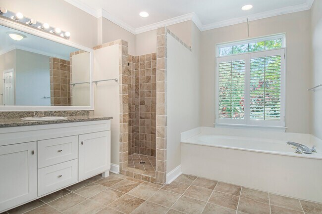 Building Photo - 4024 Oak Meadows Cove