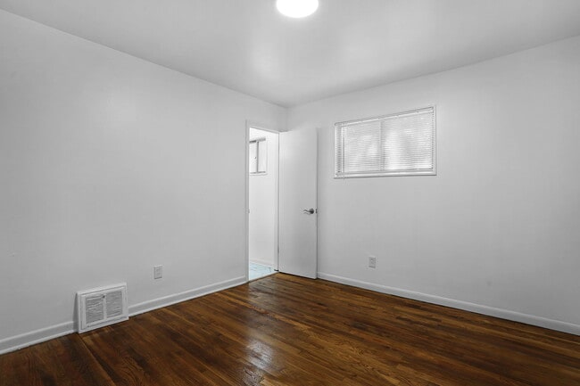 Building Photo - 1050 Ozment Dr