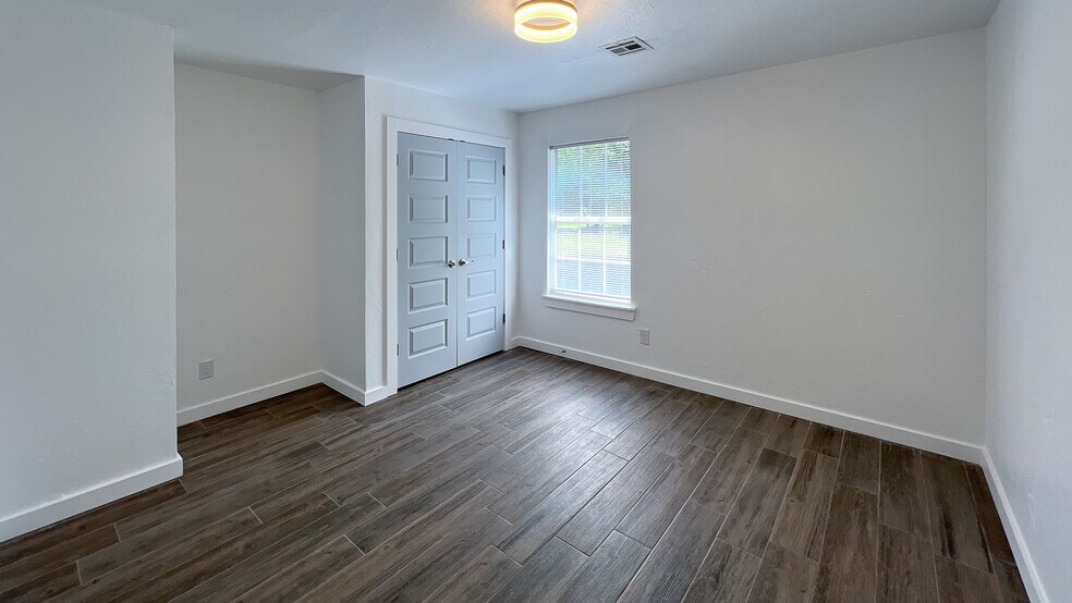 Building Photo - 601 W Caddo St