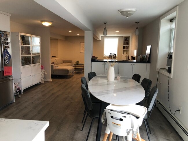 Building Photo - 90 Iroquois Rd