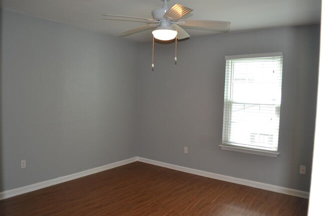 Building Photo - 697 Timberwood Cir E