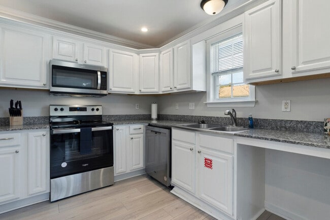 Building Photo - 426 Russell Ave