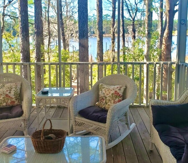 Building Photo - Waterfront 3BR/2BA Home in Gated Marina Co...