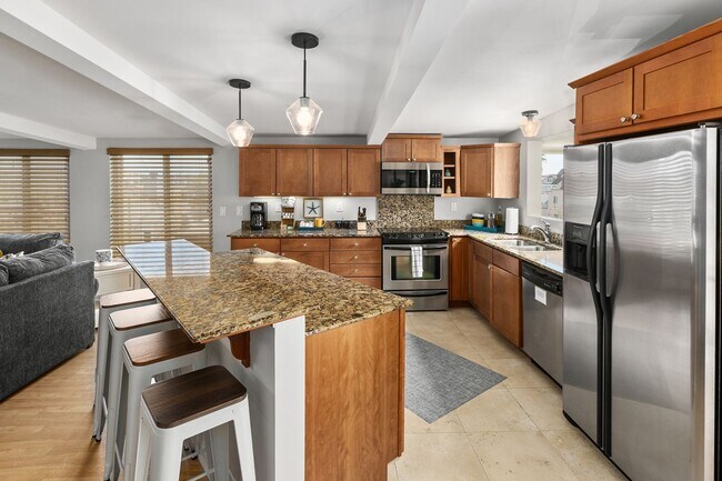 Building Photo - 3 bed 2.5  bath in the Heart of Mission Beach