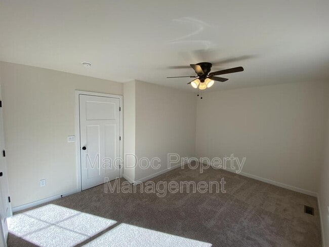 Building Photo - 64 Hickory Ln