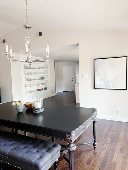 Building Photo - 14042 Oakhill Way