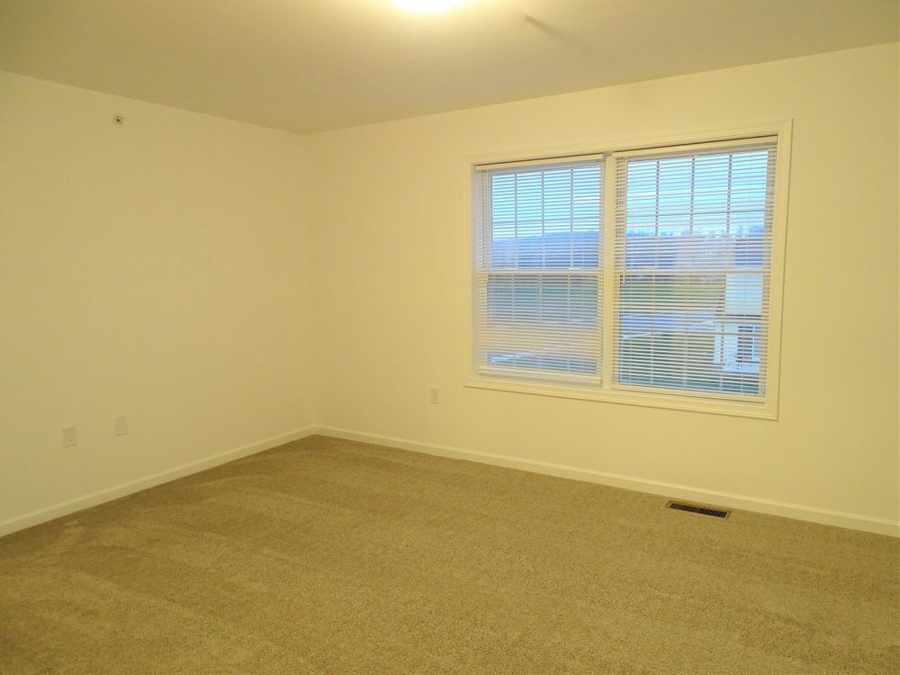 Building Photo - 2 Maize Cir