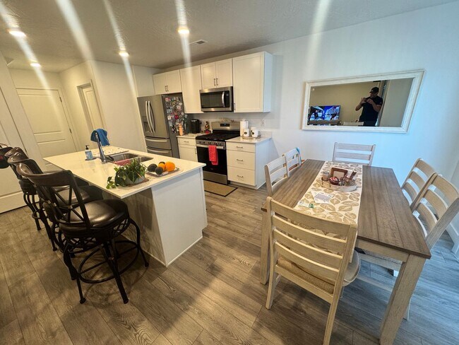 Building Photo - Home in Long Valley
