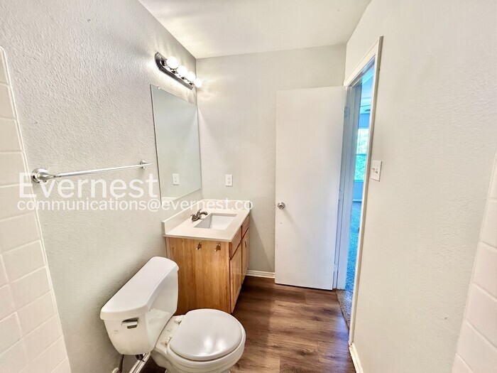 Building Photo - 146 Creek Cove Dr