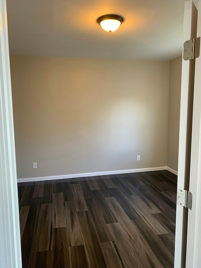 Building Photo - 413 Silvercliffs Ave