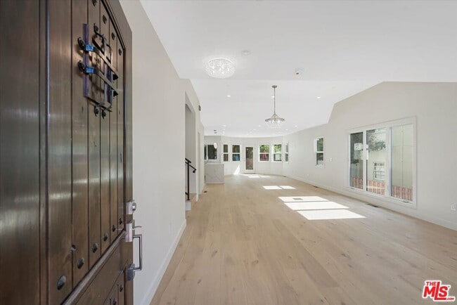 Building Photo - 1928 Montecito Dr