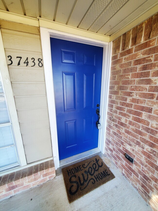 Welcome home. Large front patio area leads to front door entrance. - 37438 Meadowview Dr