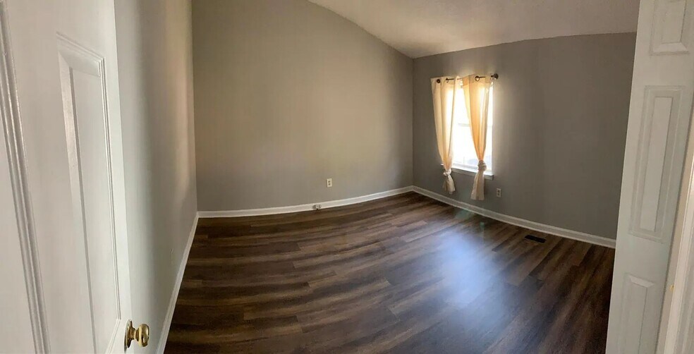 Building Photo - 5034 Bell Dr SE