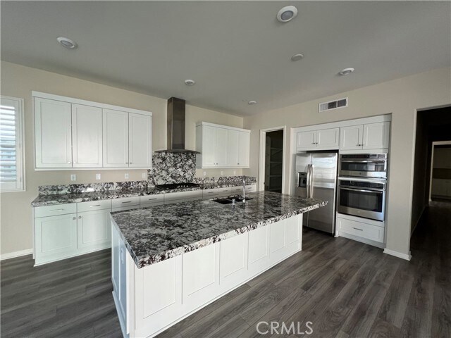 Building Photo - 110 Sculpture