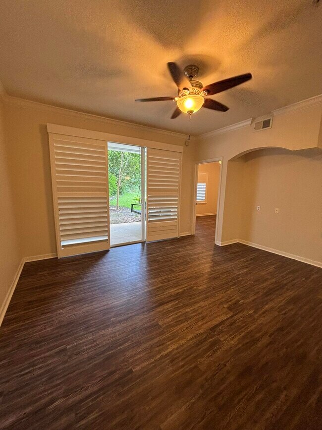 Building Photo - 2801 Chancellorsville Dr