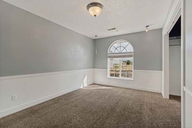Building Photo - 418 Quail Run Rd