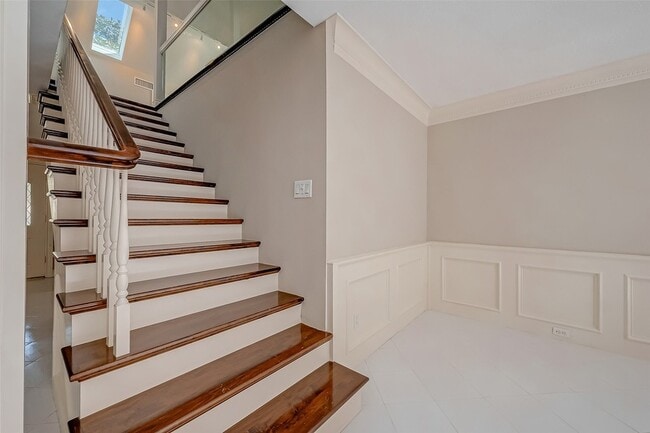 Building Photo - 365 Champions Colony III St