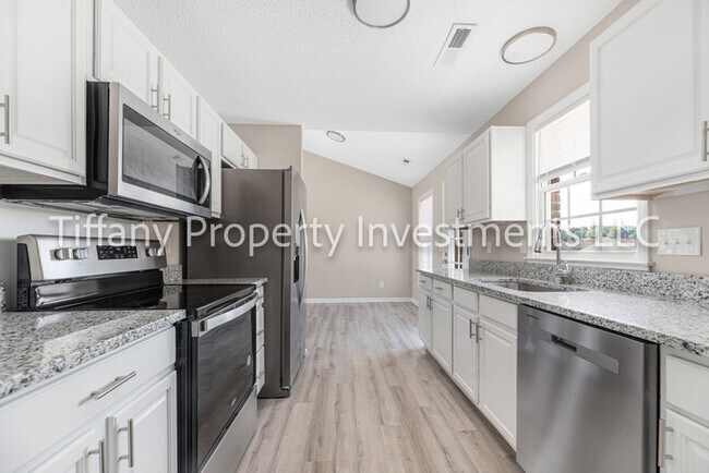Building Photo - 2427 Hunters Way