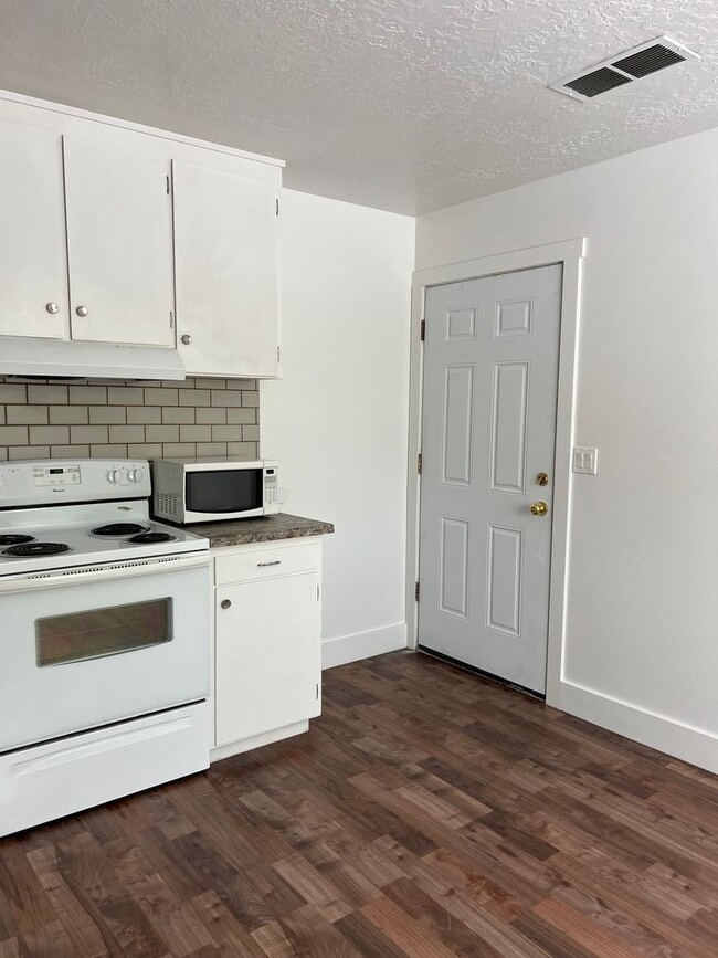Building Photo - 1030 N 250 W