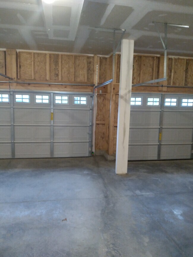 Building Photo - 410 Cottontail Ct