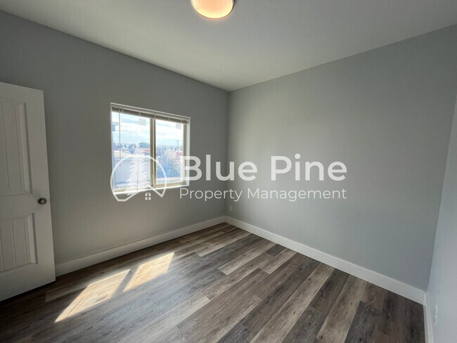 Building Photo - 1444 E 17th St