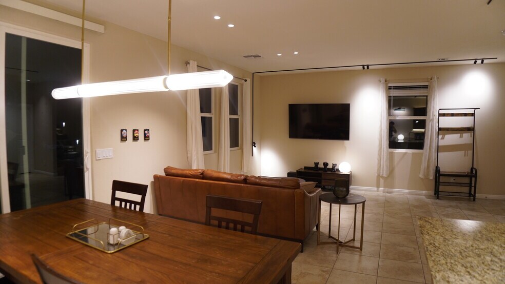 Building Photo - 5532 Autumn Cliffs Way