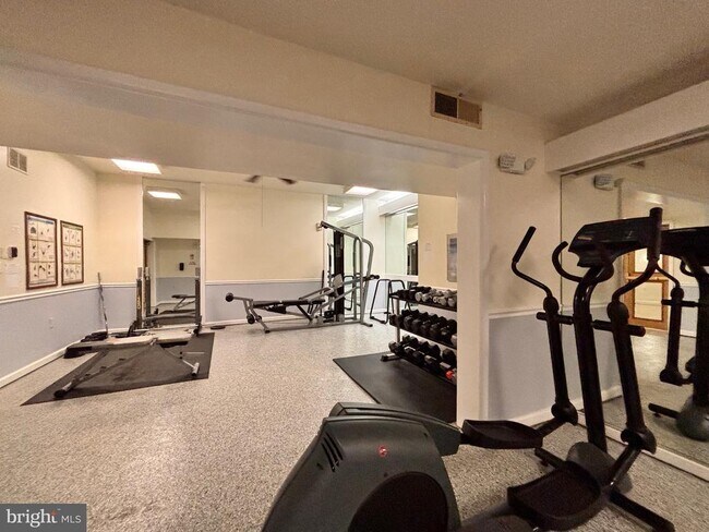 Building Photo - 5340 Holmes Run Pkwy