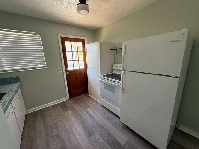 Building Photo - 140 Frazar Rd