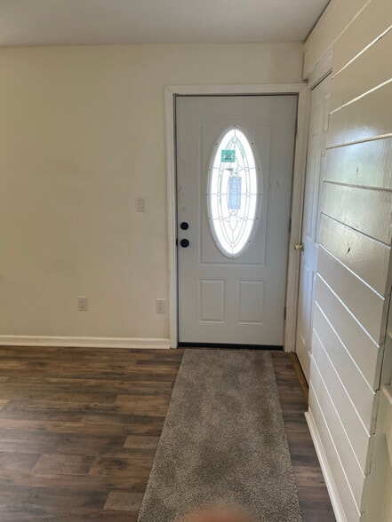 Building Photo - 1127 Fort Hunter Rd