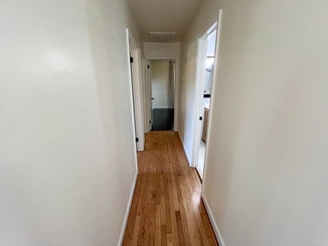 Building Photo - Gorgeous 3 bedroom, 2 bathroom brick home ...
