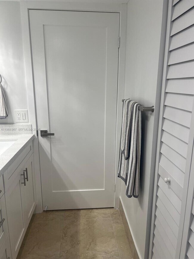 Building Photo - 1400 SW 124th Terrace