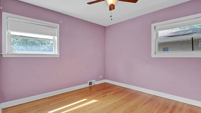 Building Photo - 8918 Parkside Ave