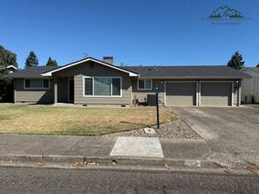 Building Photo - Beautiful Home in Hayden Bridge