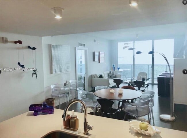 Building Photo - 600 NE 27th St