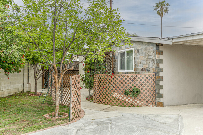 Building Photo - 8170 Calvin Ave