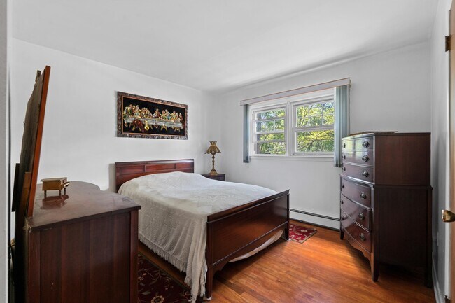 Building Photo - 27 Squire Ct