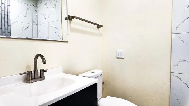 Building Photo - 2913 SW 13th St